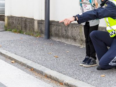 Verkehrserziehung: Besuch der Polizei